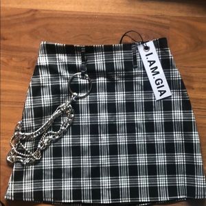 Plaid skirt with removable chain